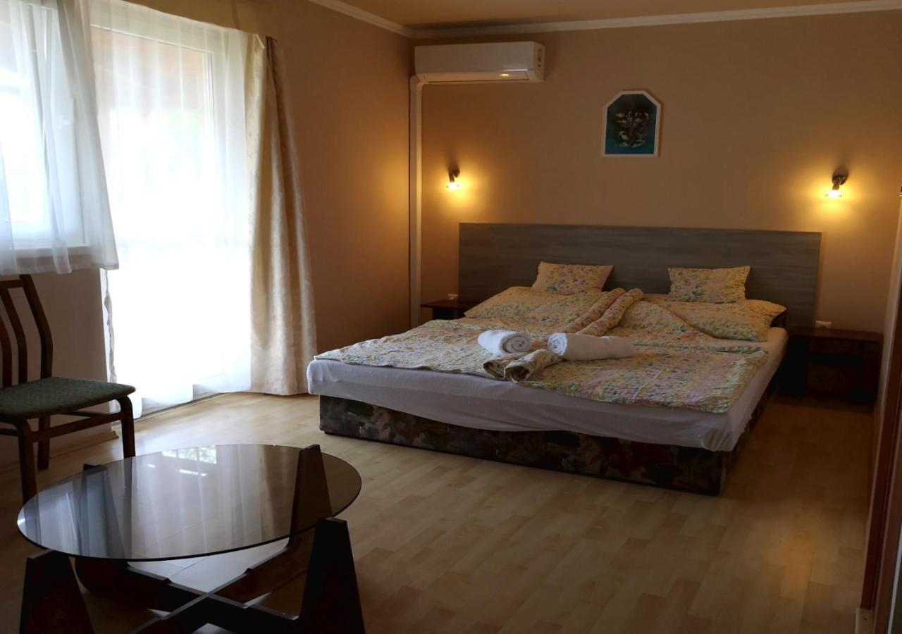 Vitorlas Apartmanhaz شيوفوك المظهر الخارجي الصورة